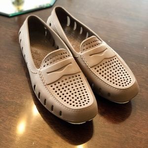 Men’s Size 11 Floafers